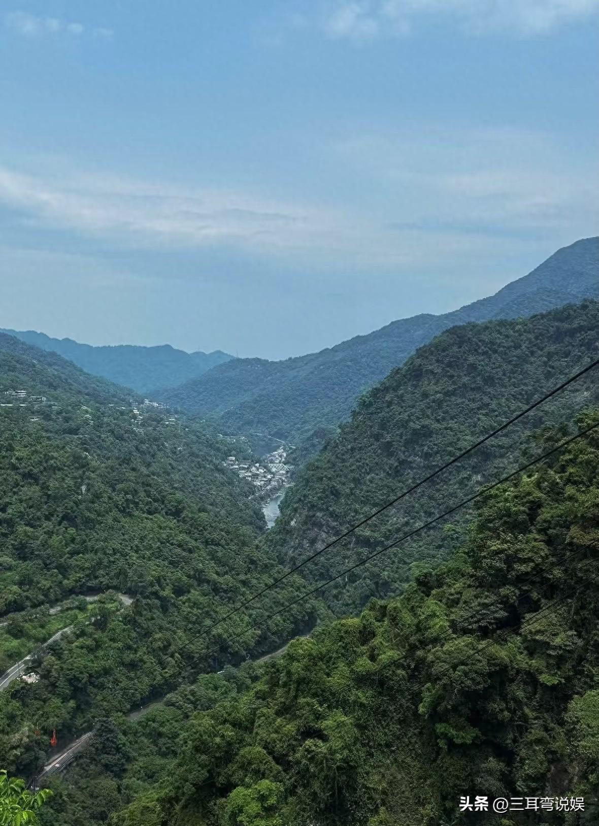 开云登录入口地址-田馥甄晒3人合体爬山，陈嘉桦带包子接地气，任家萱现在最没星味